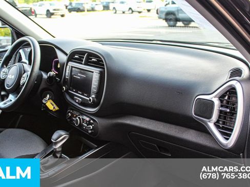 Used 2025 Kia Soul LX w/ LX Technology Package FWD image 23