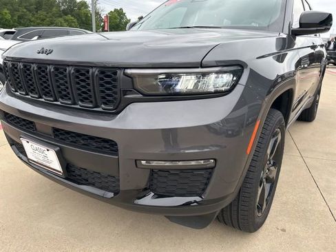 Used 2025 Jeep Grand Cherokee L Limited w/ Black Appearance Package AWD/4WD image 4