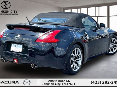 Used 2014 Nissan 370Z Touring RWD image 2
