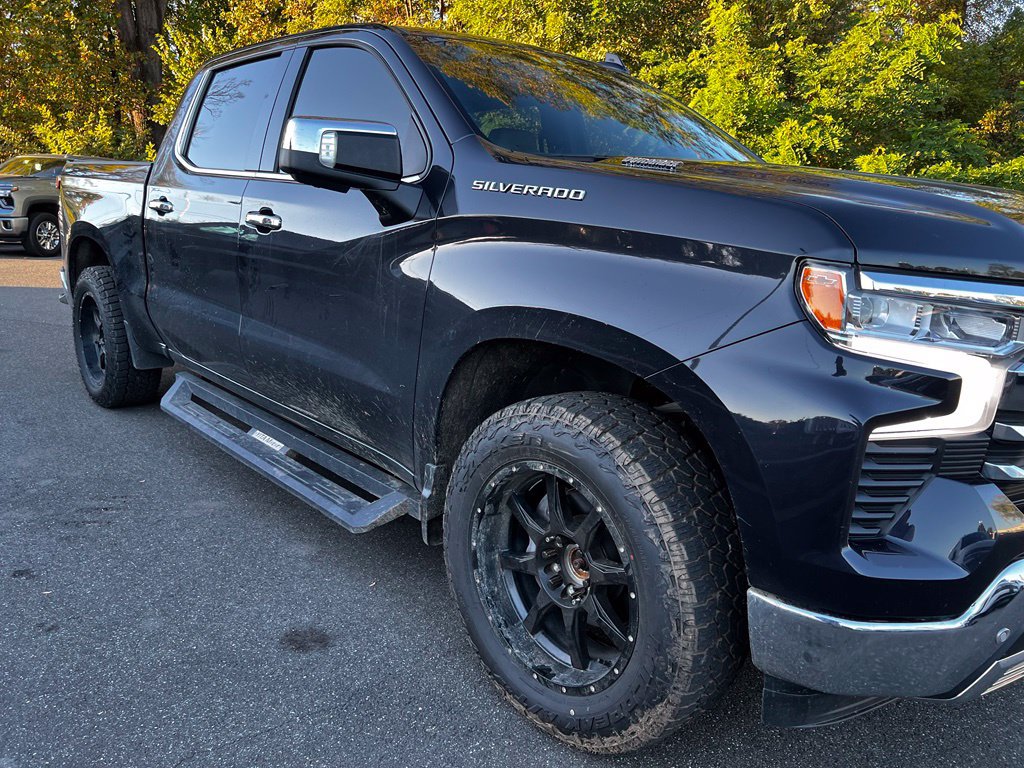 Used 2023 Chevrolet Silverado 1500 LTZ w/ LTZ Premium Package AWD/4WD image 3
