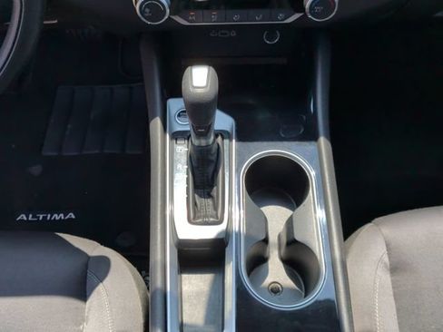 Used 2024 Nissan Altima 2.5 SV FWD image 19