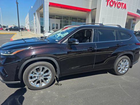 Used 2020 Toyota Highlander Limited AWD/4WD image 1