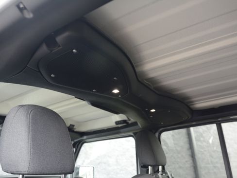 Used 2024 Jeep Wrangler Unlimited Sport AWD/4WD image 29