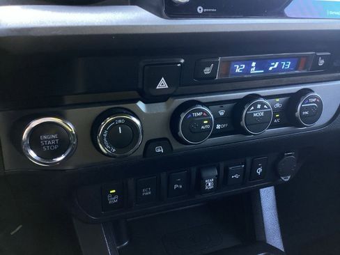 Used 2020 Toyota Tacoma TRD Sport w/ Technology Package AWD/4WD image 21