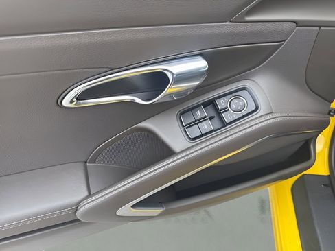 Used 2018 Porsche 911 Carrera image 24