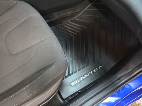 Used 2025 Hyundai Elantra SEL FWD image 9