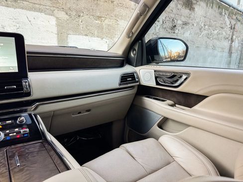 Used 2018 Lincoln Navigator Reserve w/ Technology Package image 35