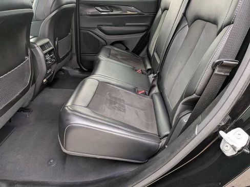 Used 2023 Jeep Grand Cherokee Altitude AWD/4WD image 17