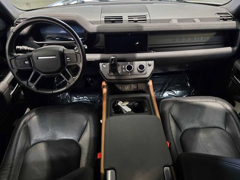 Used 2023 Land Rover Defender 110 X-Dynamic SE image 10