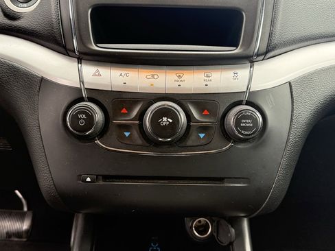 Used 2018 Dodge Journey SE w/ Popular Equipment Group image 19