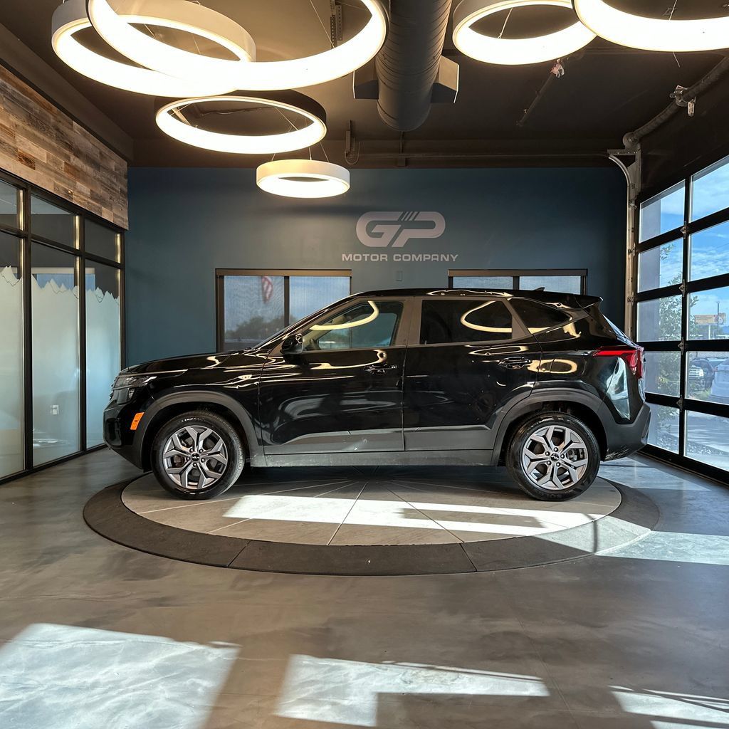 Used 2024 Kia Seltos LX AWD/4WD image 6