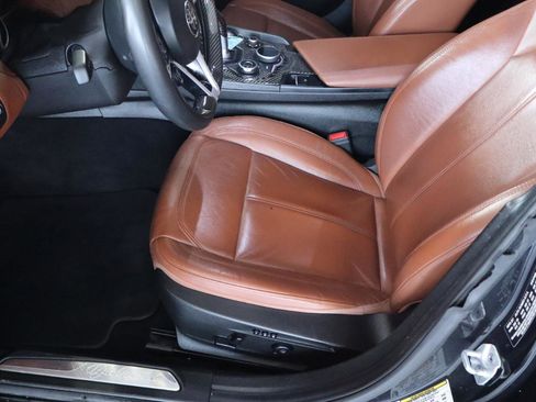 Used 2017 Alfa Romeo Giulia image 13