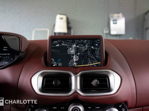 Used 2020 Aston Martin V8 Vantage Coupe image 25