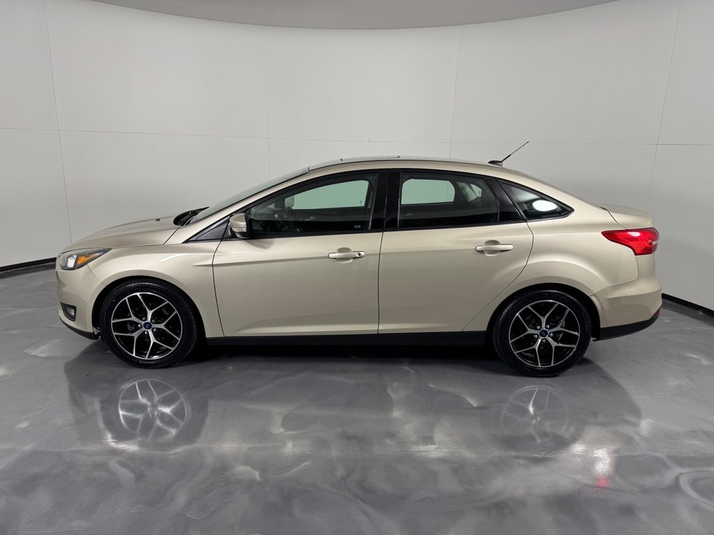Used 2017 Ford Focus SEL w/ Cold Weather Package FWD image 5