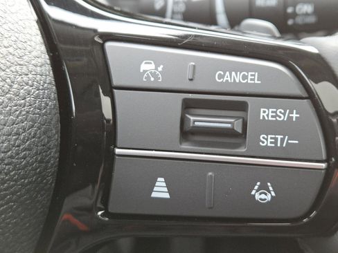 Used 2025 Honda Pilot Touring image 11