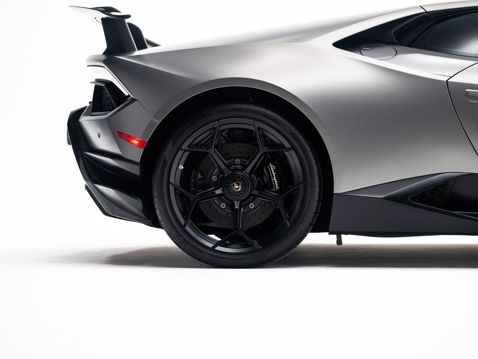 Used 2018 Lamborghini Huracan Performante AWD/4WD image 12