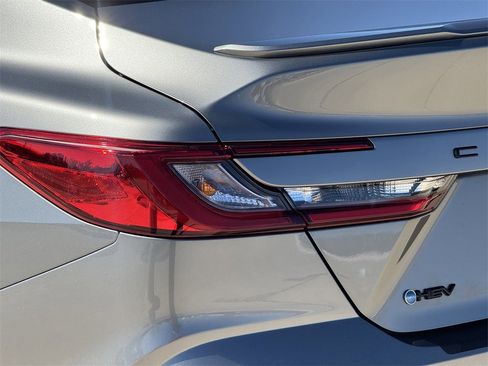 Used 2025 Toyota Camry SE w/ Convenience Package image 10