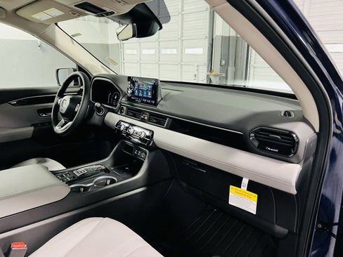 New 2025 Honda Pilot Touring image 33