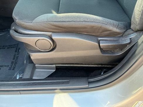 Used 2010 Ford Focus SES FWD image 6