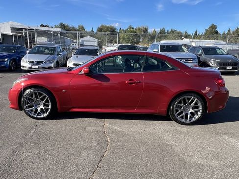 Used 2015 INFINITI Q60 Convertible w/ Premium Package RWD image 2