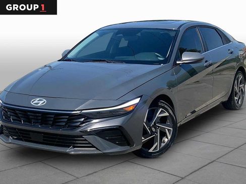 Used 2025 Hyundai Elantra SEL FWD image 1