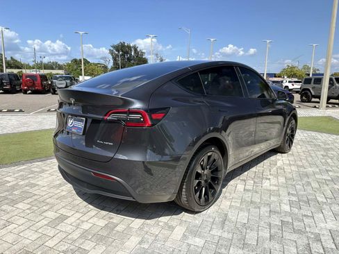 Used 2024 Tesla Model Y Long Range AWD/4WD image 5