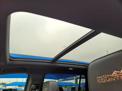 Used 2026 Chevrolet Suburban High Country RWD image 25