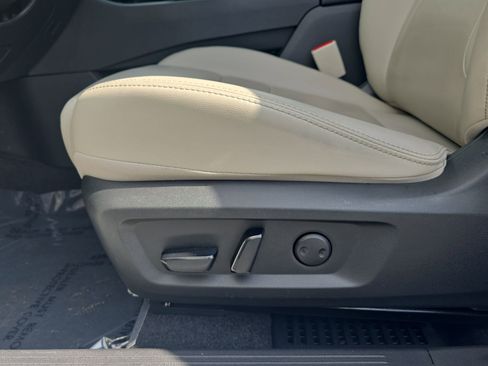 Used 2024 Nissan Rogue SL w/ SL Premium Package FWD image 28