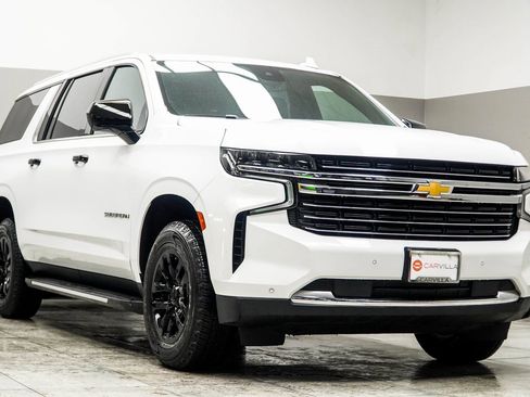 Used 2024 Chevrolet Suburban LT image 4