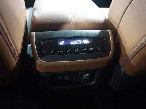 Used 2023 Nissan Pathfinder Platinum AWD/4WD image 15
