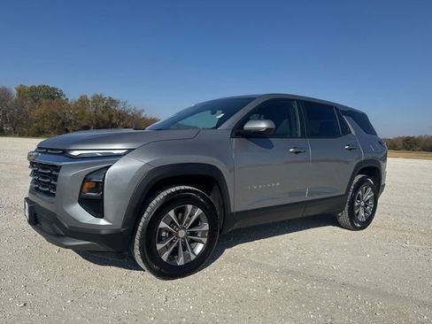 Used 2025 Chevrolet Equinox LT image 1