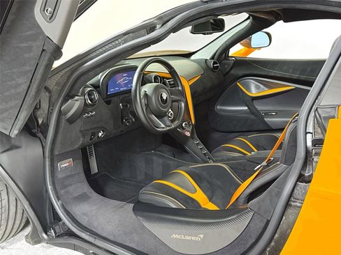 Used 2022 McLaren 720S Performance image 12