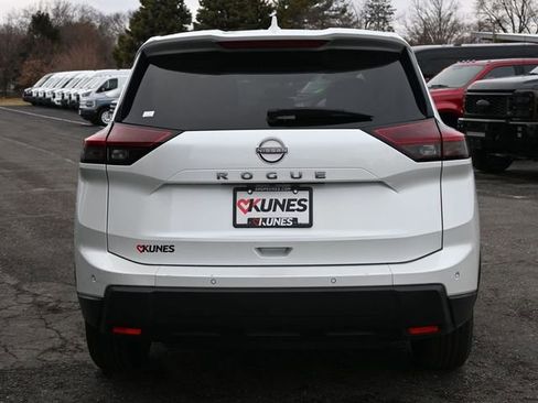 Used 2025 Nissan Rogue SV image 7