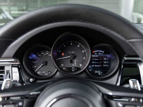 Used 2026 Porsche Macan image 28