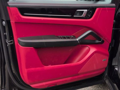 Used 2021 Porsche Cayenne image 19