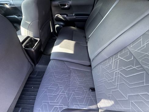 Used 2016 Toyota Tacoma TRD Off-Road w/ Towing Package image 12