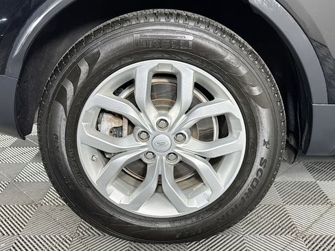 Used 2019 Land Rover Discovery SE image 32