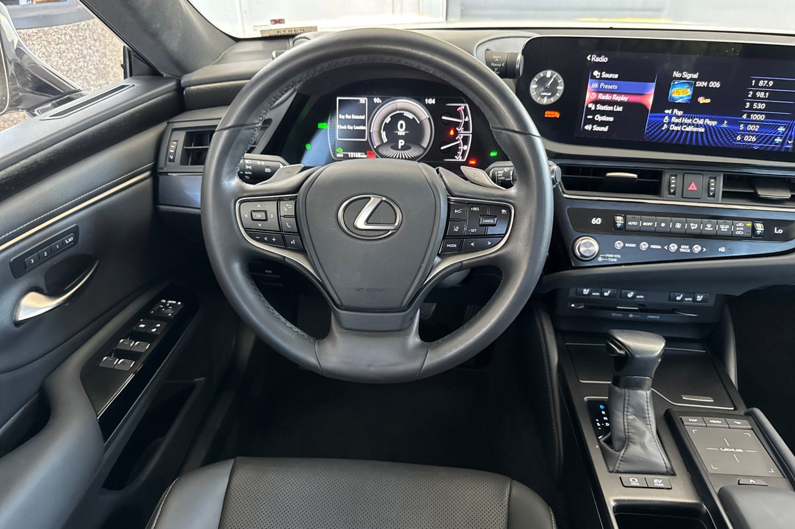 Certified 2022 Lexus ES 300h w/ Premium Package FWD image 18