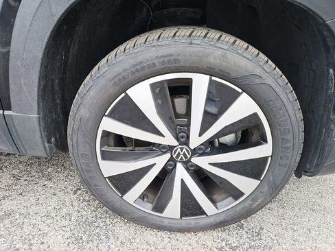 Used 2024 Volkswagen Taos SE image 16