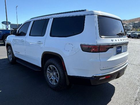 Used 2023 Jeep Wagoneer 4WD w/ Convenience Group I image 5