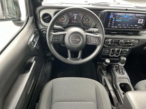 Used 2024 Jeep Gladiator Sport AWD/4WD image 16