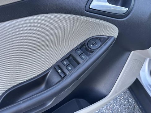 Used 2012 Ford Focus SE image 18