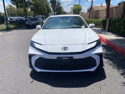 Used 2025 Toyota Camry SE w/ Convenience Package FWD image 3