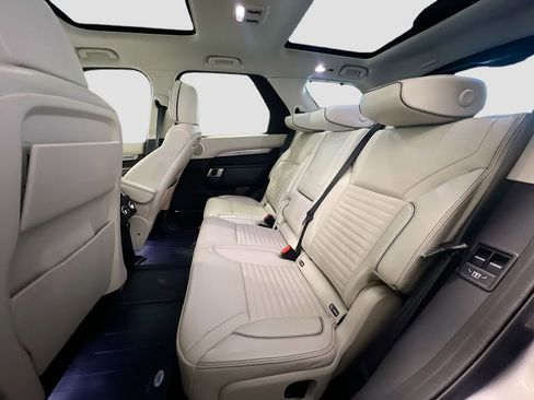 Used 2017 Land Rover Discovery First Edition image 22