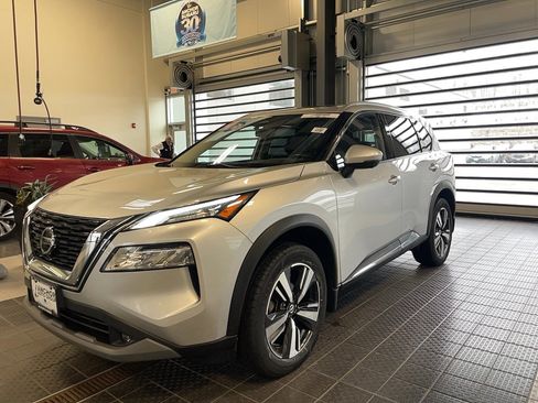 Used 2021 Nissan Rogue SL image 3