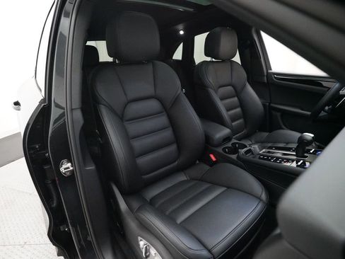 Certified 2026 Porsche Macan image 27