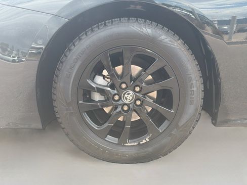 Used 2022 Toyota Prius AWD image 11