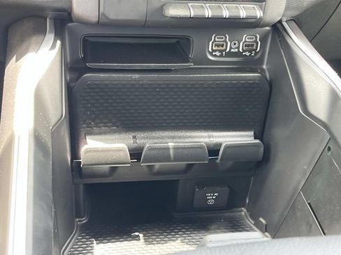 Used 2022 RAM 1500 Big Horn AWD/4WD image 34