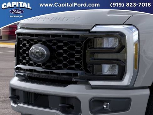New 2026 Ford F250 Lariat w/ Black Appearance Package AWD/4WD image 17