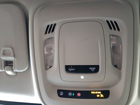 Used 2021 Buick Envision Essence image 22